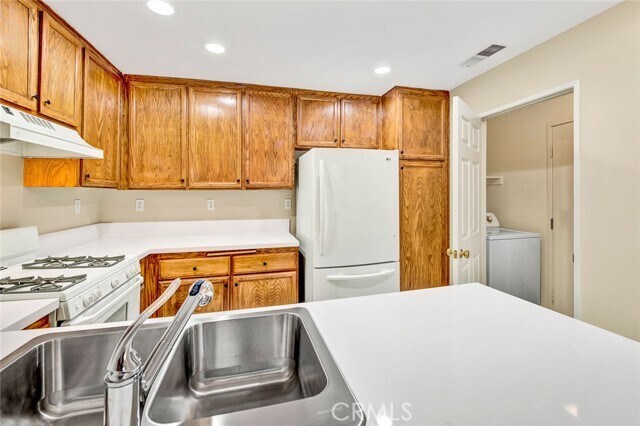 Building Photo - 44 Waxwing Ln