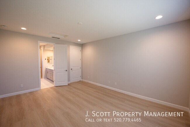 Building Photo - 5839 N 88th Ln