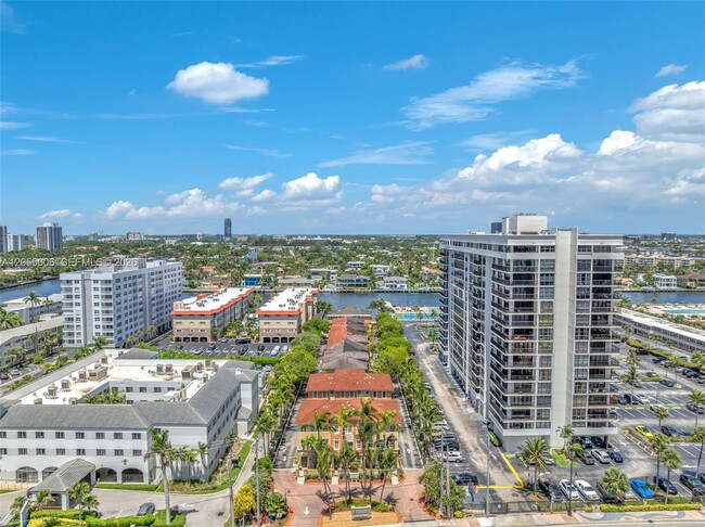 Building Photo - 2065 S Ocean Dr