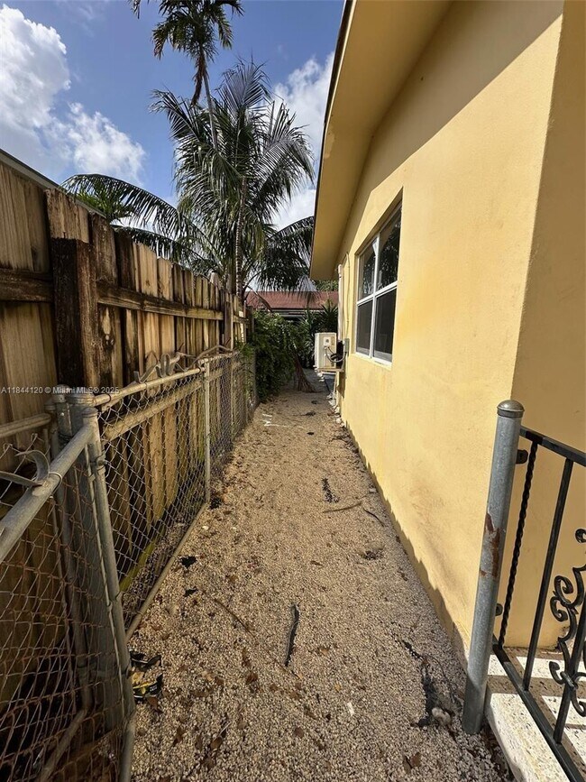 Building Photo - 4351 NW 5th St