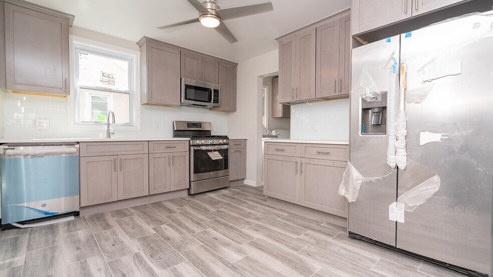 Building Photo - 203 Waverly Ave