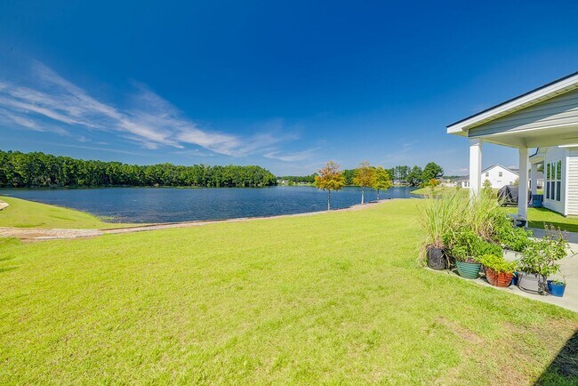 Building Photo - Luxury Meets Simplicity in This One-Story Ranch 3 Bed / 2.5 Bath