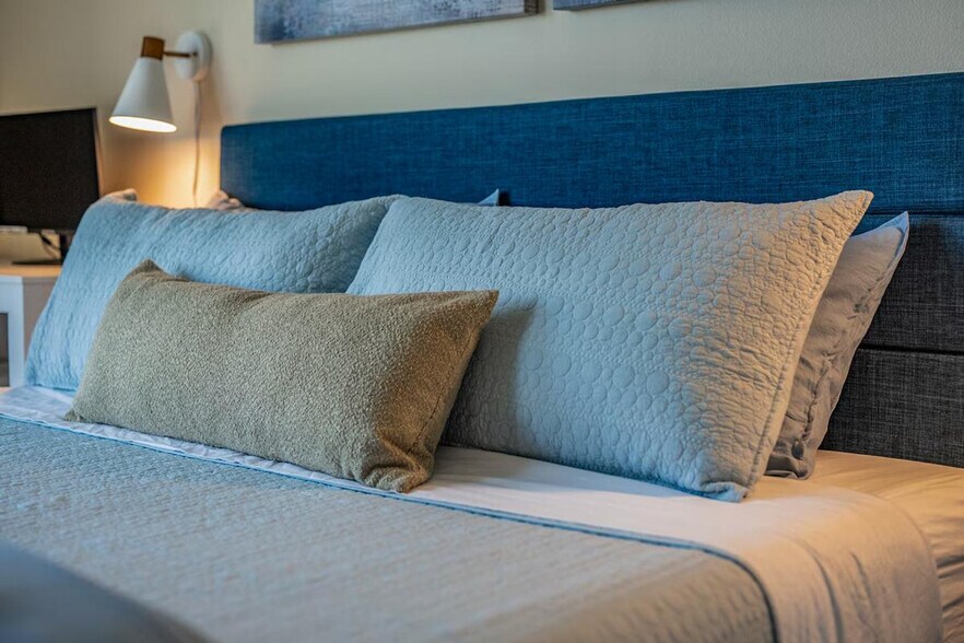 Building Photo - 3136 Meade Ave