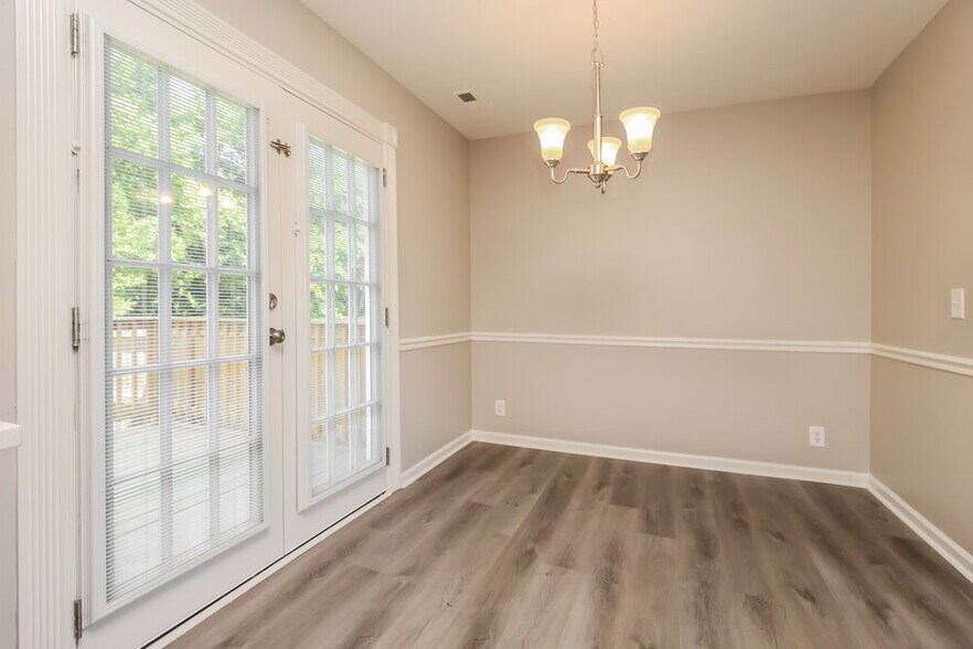 Building Photo - 606 Martinsdale Ct