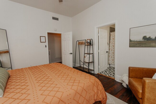 Building Photo - 3728 Homan Ave