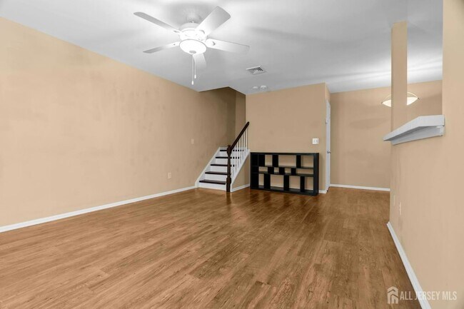 Building Photo - 19 Delavan Ct