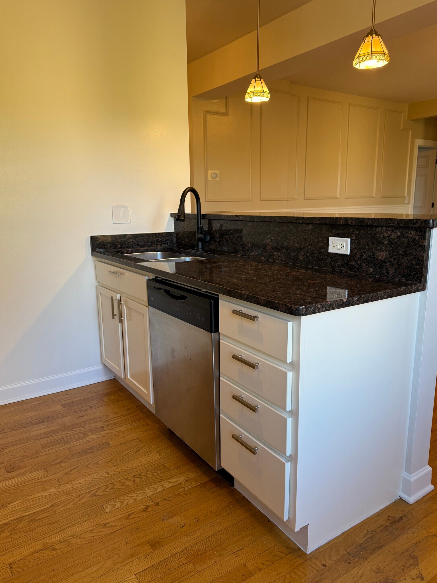 Building Photo - 6204 N Claremont Ave