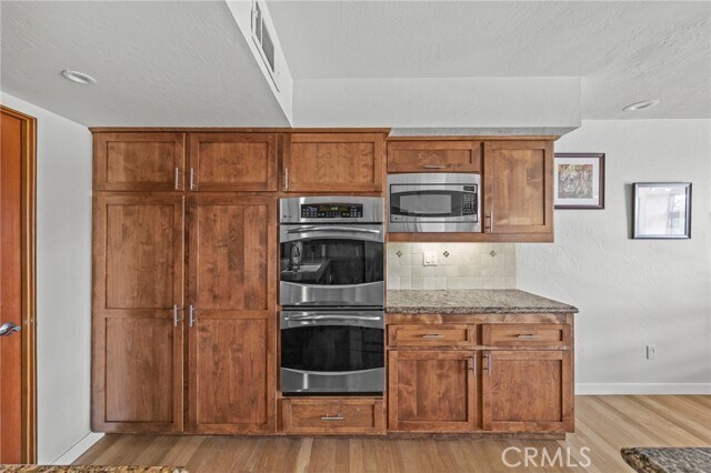 Building Photo - 4 Woodhaven Dr