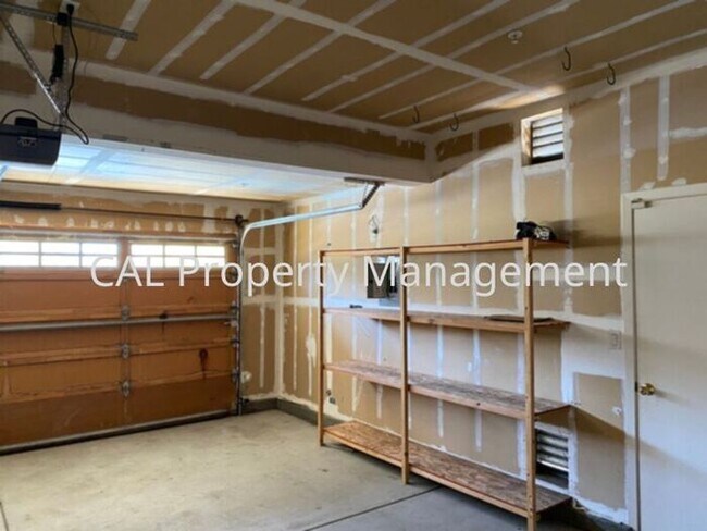 Building Photo - 3 Bedroom home in Gated Community of Las P...