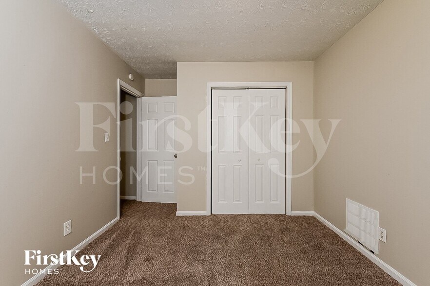 Building Photo - 9075 Gatewood Dr