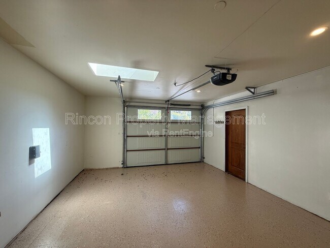Building Photo - 2166 Palomar Ave
