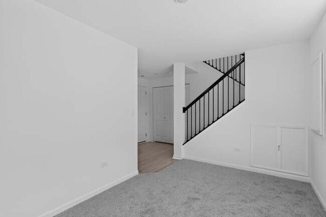 Building Photo - 445 Red Oak Cir