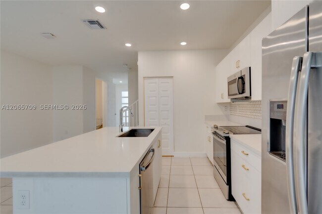 Building Photo - 15826 NW 91st Ave