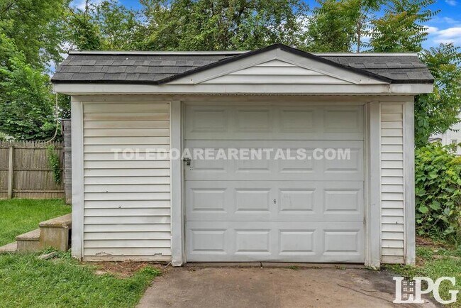 Building Photo - 1733 Stahlwood Ave