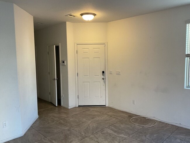 Building Photo - Stunning 4-Bedroom Home with Pool, Fire Pit & Solar in Boulder Ranch!