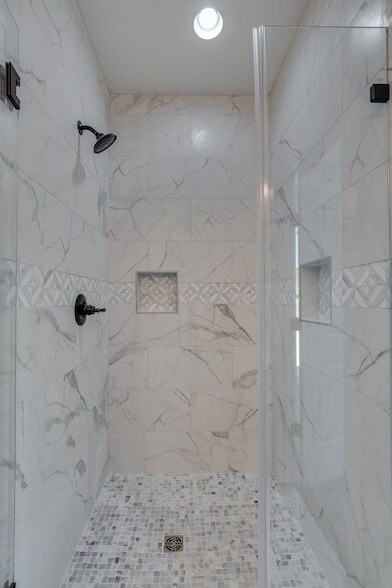 Building Photo - 37 Lakeview Dr