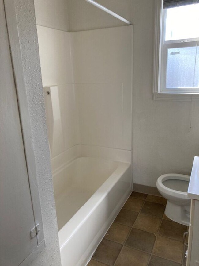 Building Photo - Coming Soon !2 bedroom, one bath home in Caldwell