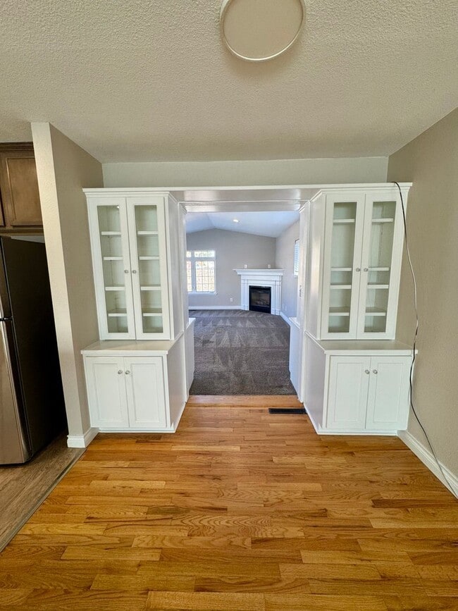 Building Photo - Charming 3 bedroom/2 bath close to UCCS