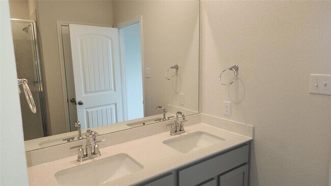 Building Photo - 195 Greenbelt Reservoir Pass