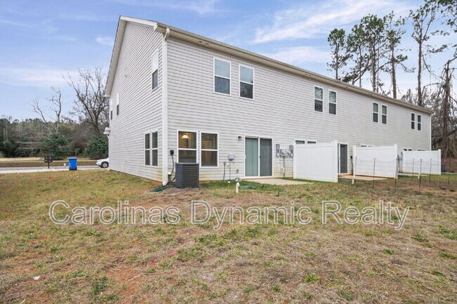 Building Photo - 916 S Battleground Ave