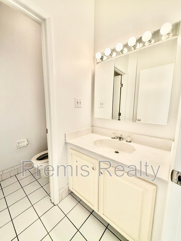 Building Photo - 642 Weathersfield Dr