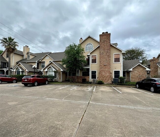 Building Photo - 2300 Old Spanish Trail