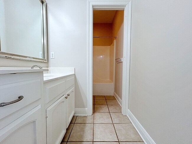 Building Photo - 3919 Meadow Ridge Dr