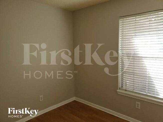 Building Photo - 8518 Pearl Lake Dr