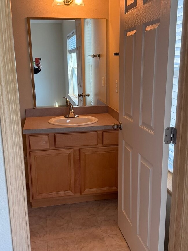 Building Photo - Charming 2-Story Townhome with Vaulted Ceilings