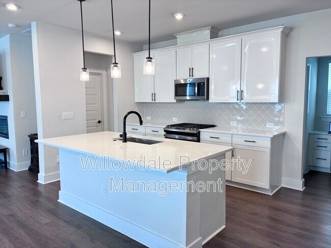Building Photo - 2033 Florine Dr