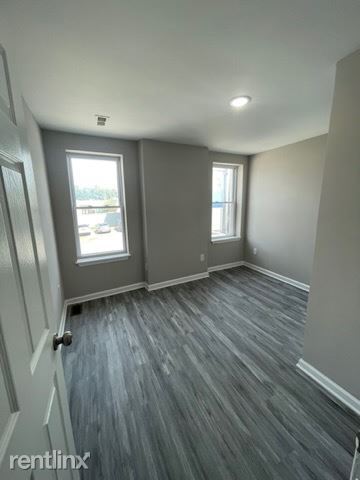 Building Photo - 3 br, 2.5 bath House - 2469 Brentwood Ave