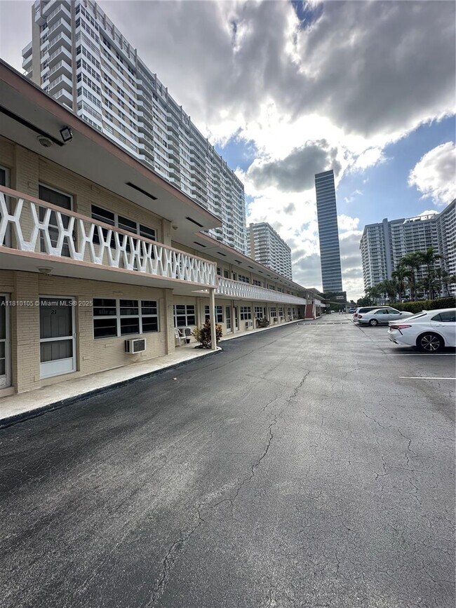Building Photo - 2001 S Ocean Dr