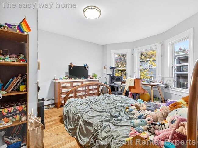 Building Photo - 114 Woodstock St