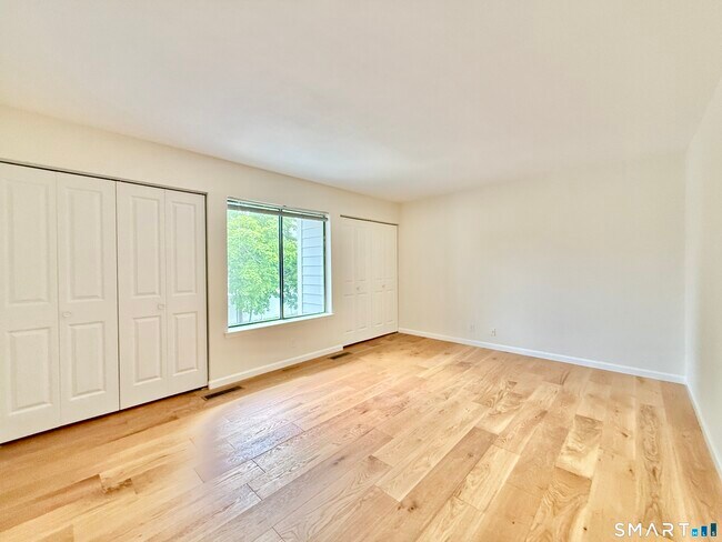 Building Photo - 64 Olcott Way