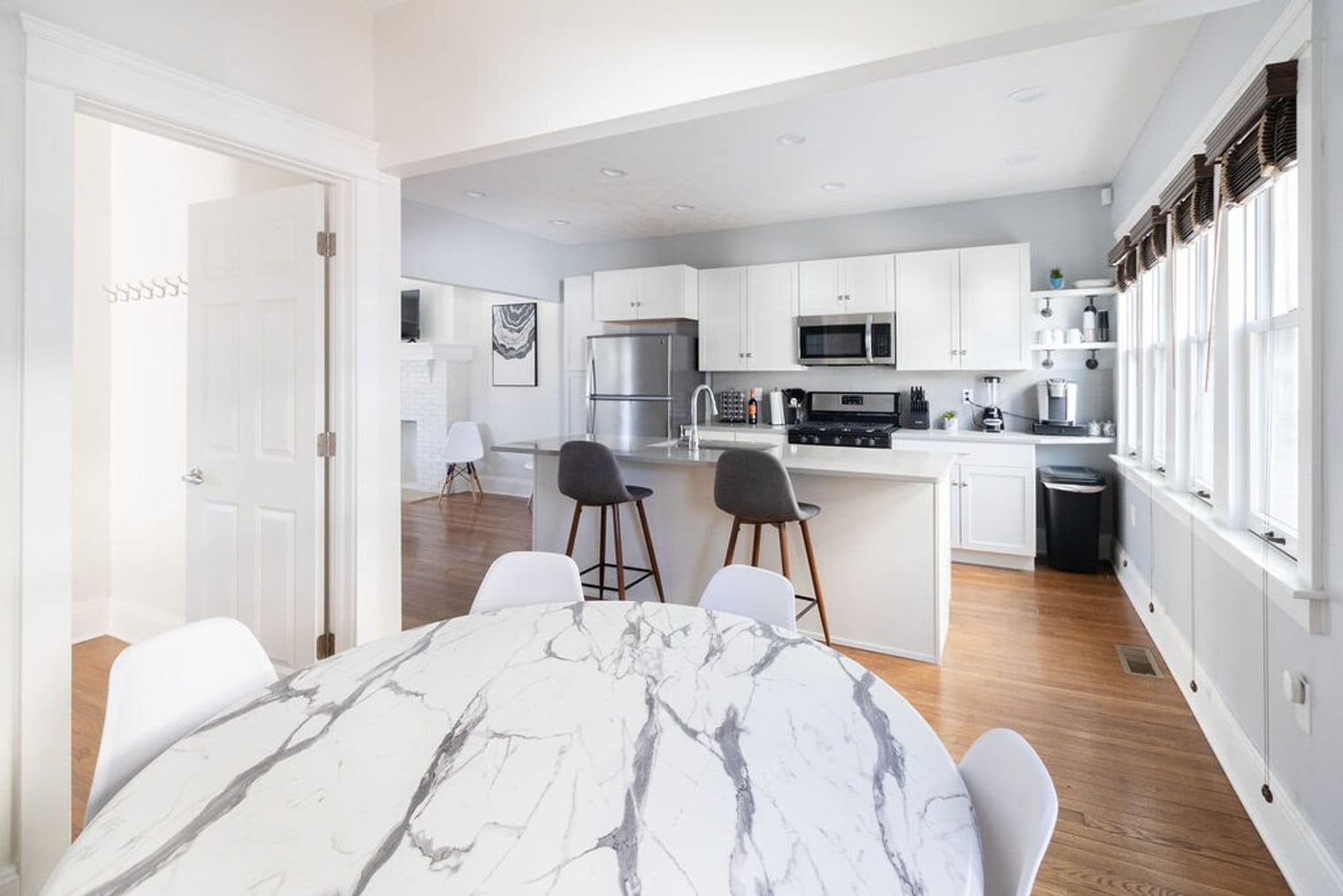 Building Photo - 1501 E 105th St