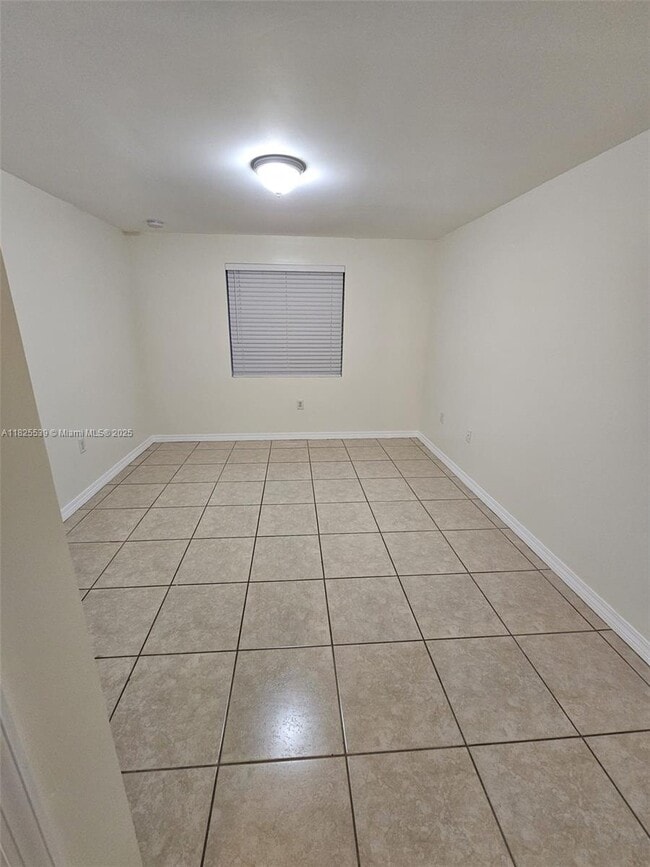 Building Photo - 15027 Coconut Ct