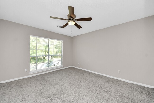 Building Photo - 1335 Crescent Pkwy Ct