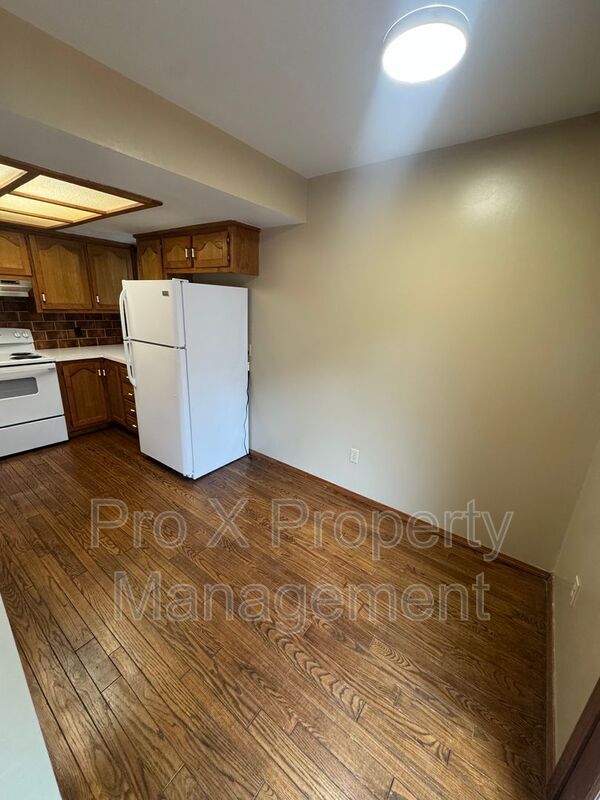 Building Photo - 510 E Elm St