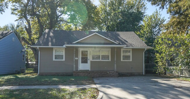 Primary Photo - Charming Home near OU Campus - For Lease