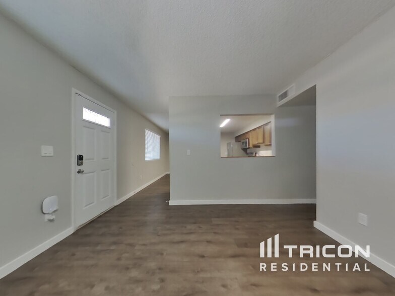 Building Photo - 14033 N 61st Ave
