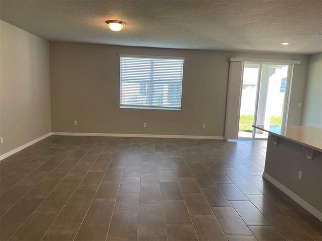 Building Photo - 5295 Meredrew Ln