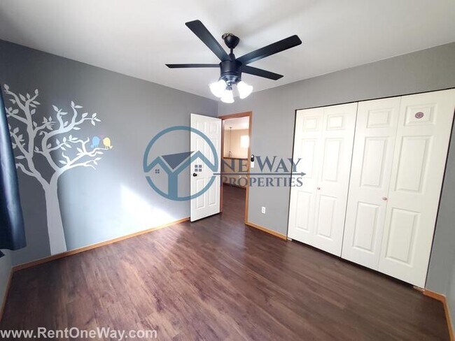 Building Photo - Amazing 3 Bed + 2 bonus rooms in Puyallup!