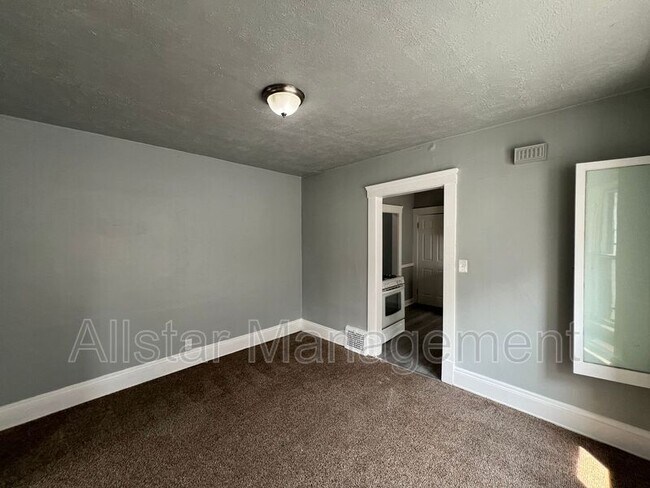 Building Photo - 1007 E 140th St
