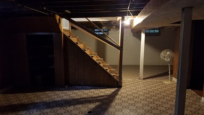 Building Photo - *Last Minute Fall Move in Special $1800 to...