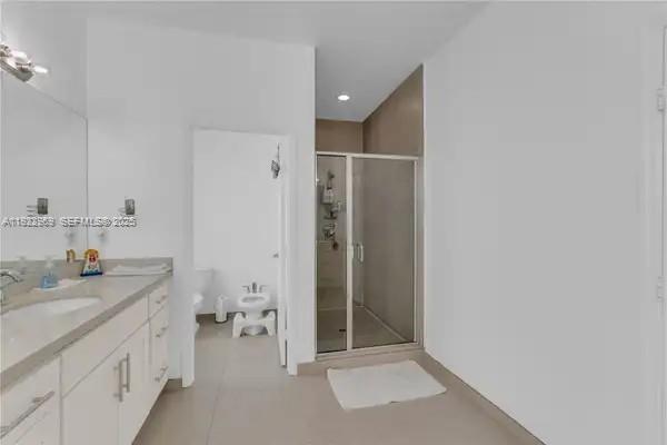 Building Photo - 6035 NW 104th Path