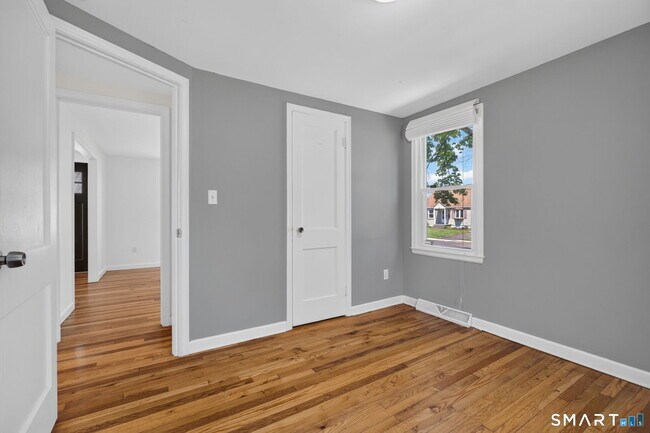 Building Photo - 47 Clearview Ave