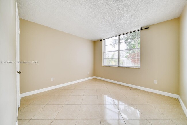 Building Photo - 496 NW 165th St