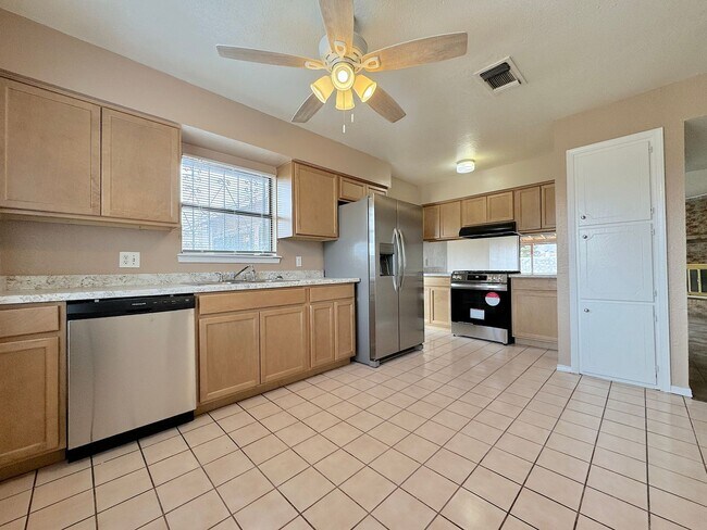 Building Photo - Northeast El Paso 3 Bed Refrig A/C with Pool!