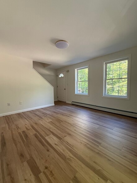 Building Photo - 2 Sams Pl