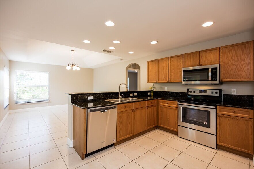 Building Photo - 1207 Summa Blvd